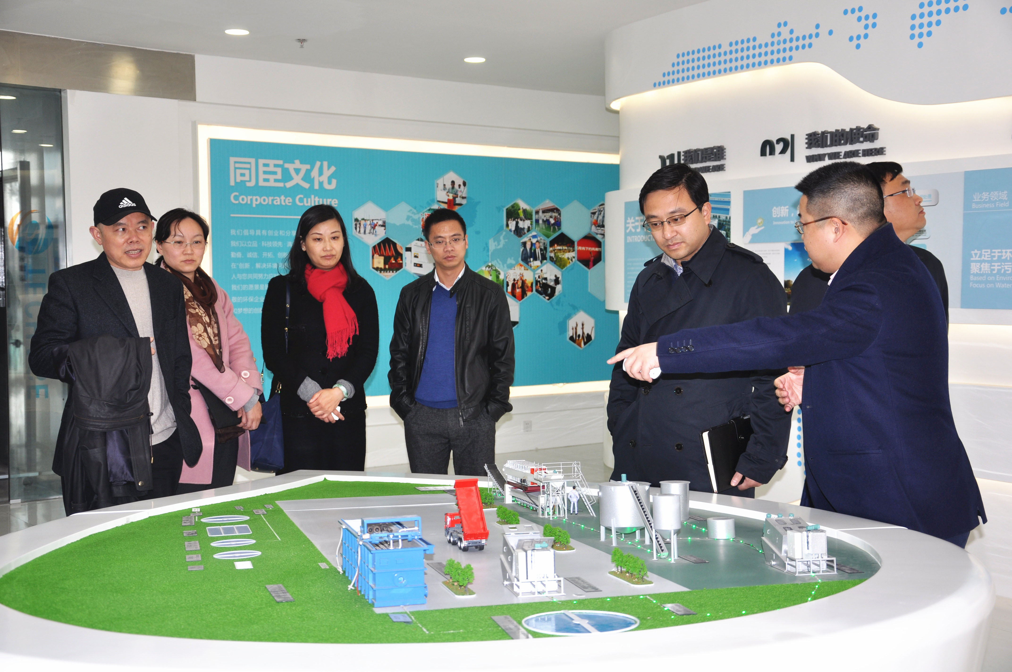 <b>杨浦区委常委、副区长丁欢欢等领导莅临我司调研指</b>